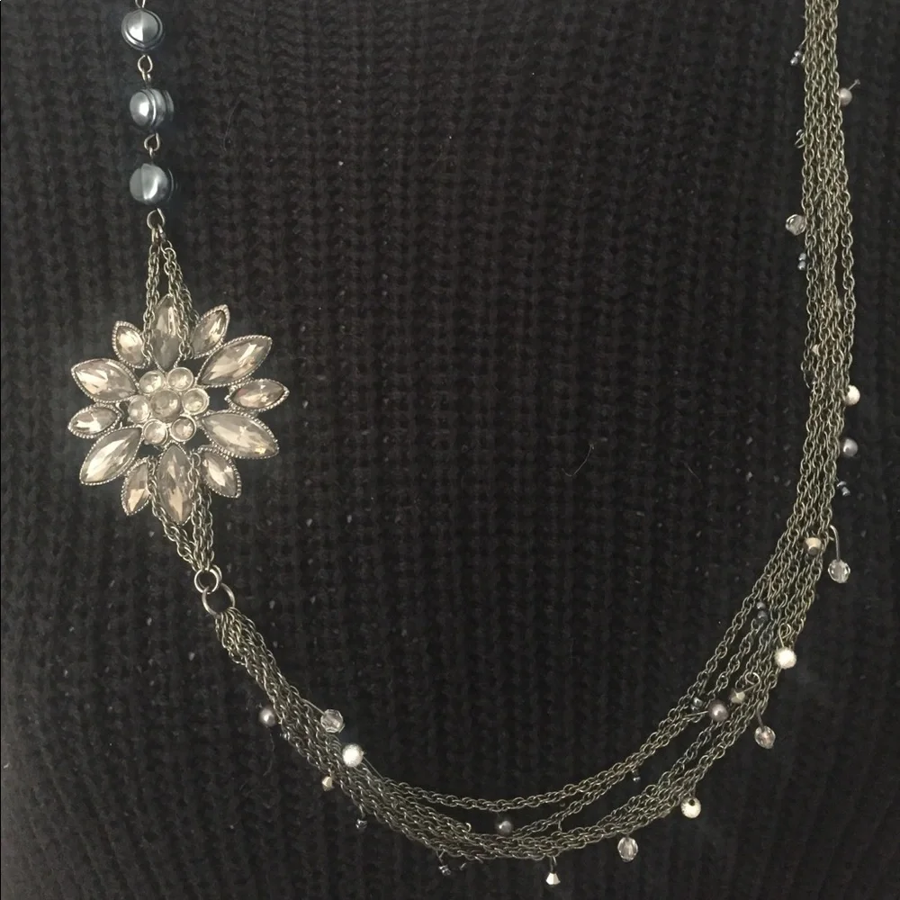 Elegant Silver Floral Pendant Necklace